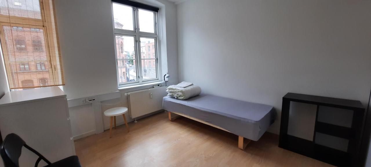 Private Room In A Shared Apartment Odense Extérieur photo
